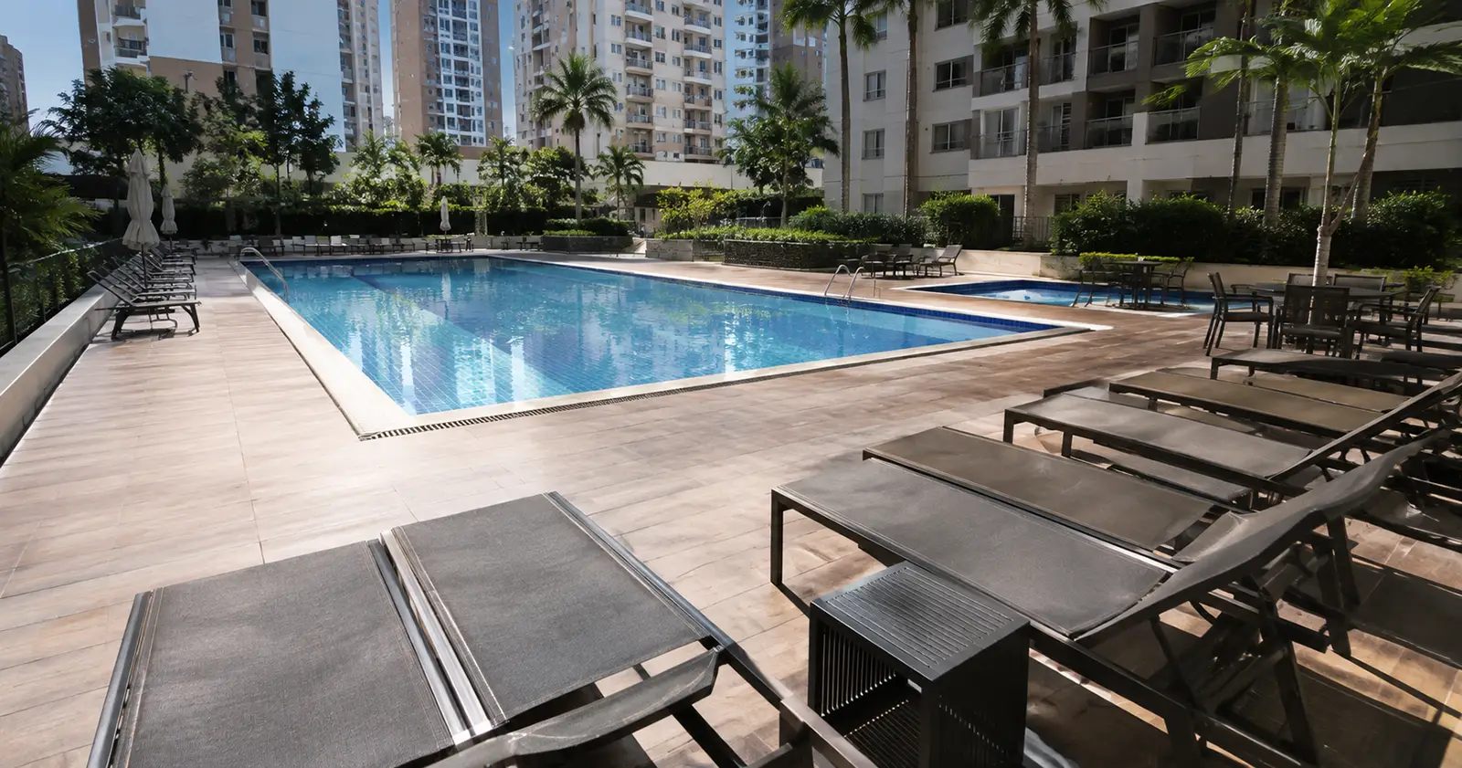 Piscina de clube ou condomínio de uso coletivo, exemplo de estabelecimento que pode precisar de ART